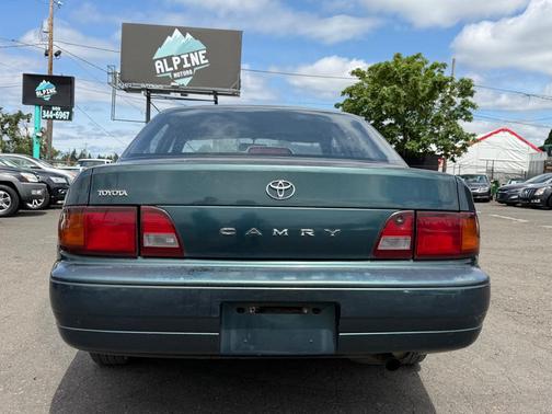 GREEN 1996 Toyota Camry DX