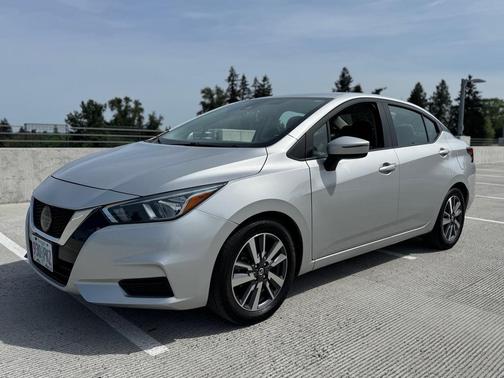 Brilliant Silver Metallic 2020 Nissan Versa 1.6 SV