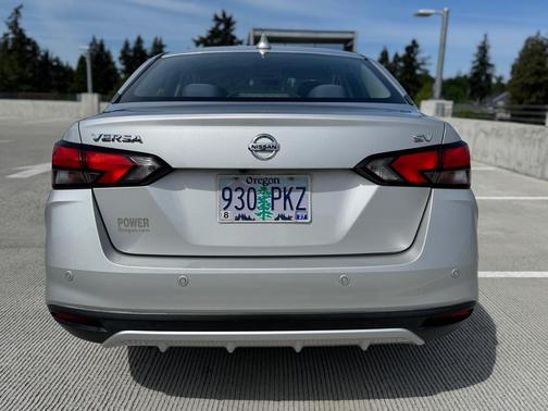Brilliant Silver Metallic 2020 Nissan Versa 1.6 SV