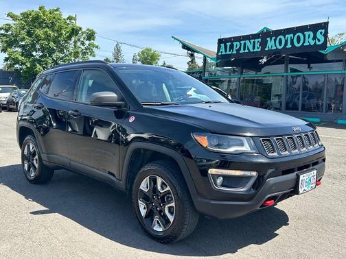 Diamond Black Crystal Pearlcoat 2018 Jeep Compass Trailhawk