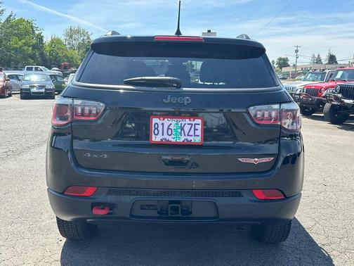 Diamond Black Crystal Pearlcoat 2018 Jeep Compass Trailhawk