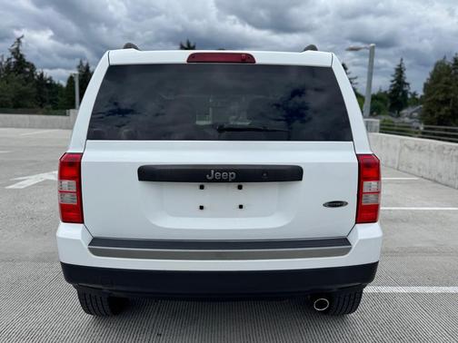 Bright White Clearcoat 2017 Jeep Patriot Sport