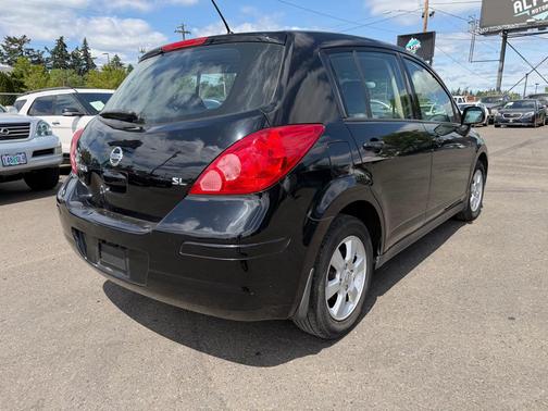Super Black 2009 Nissan Versa 1.8 SL