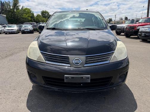 Super Black 2009 Nissan Versa 1.8 SL