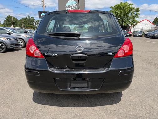 Super Black 2009 Nissan Versa 1.8 SL