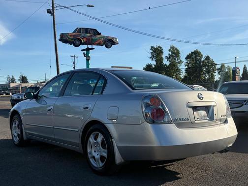 Sheer Silver Metallic 2004 Nissan Altima 2.5 S