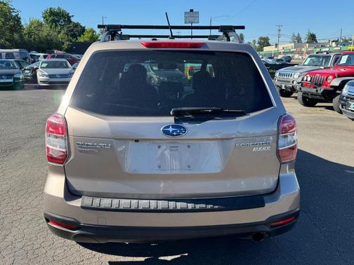 GOLD 2015 Subaru Forester 2.5i Premium