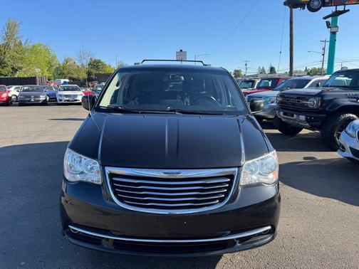 Brilliant Black Crystal Pearlcoat 2014 Chrysler Town & Country Touring