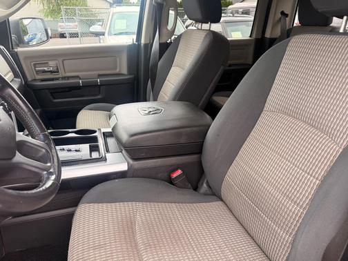 Bright Silver Metallic Clearcoat 2012 RAM 1500 SLT