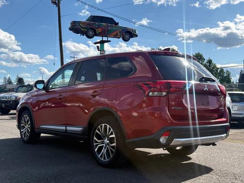 Rally Red Metallic 2018 Mitsubishi Outlander SE S-AWC