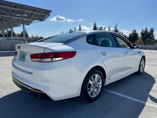 Snow White Pearl 2016 Kia Optima LX
