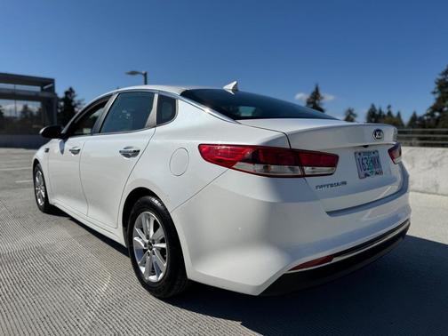 Snow White Pearl 2016 Kia Optima LX