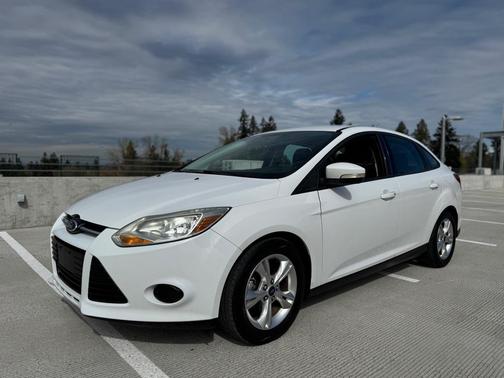Oxford White 2014 Ford Focus SE