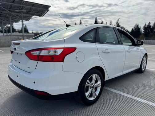 Oxford White 2014 Ford Focus SE