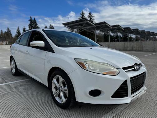 Oxford White 2014 Ford Focus SE