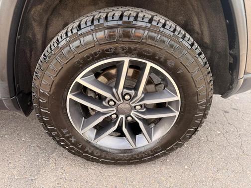 Granite Crystal Metallic Clearcoat 2019 Jeep Grand Cherokee Limited