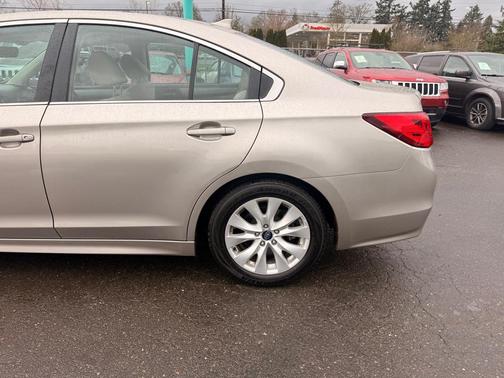 GOLD 2017 Subaru Legacy Premium