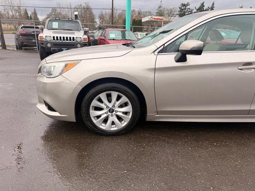 GOLD 2017 Subaru Legacy Premium