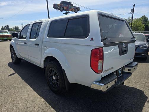 Glacier White 2016 Nissan Frontier SV