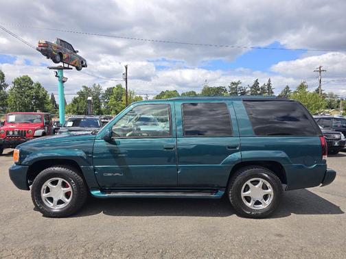 GREEN 2000 GMC Yukon Denali