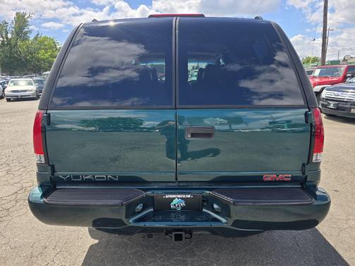 GREEN 2000 GMC Yukon Denali