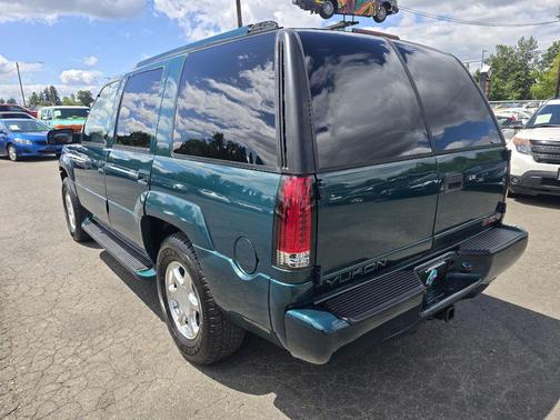 GREEN 2000 GMC Yukon Denali