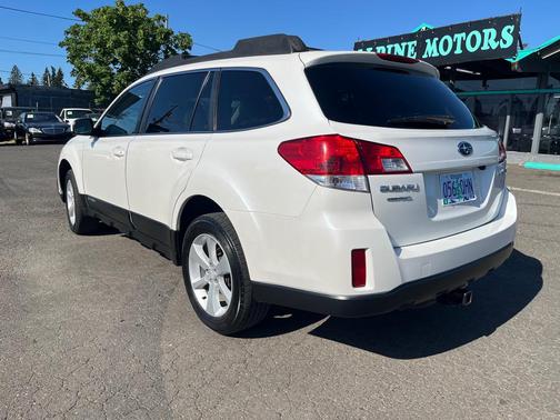 Satin White Pearl 2013 Subaru Outback 2.5i Premium