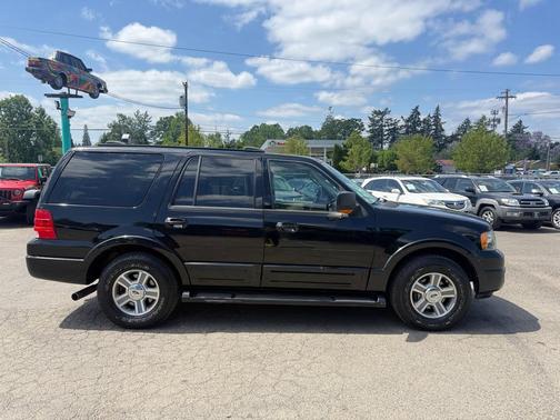 Black Clearcoat 2004 Ford Expedition Eddie Bauer