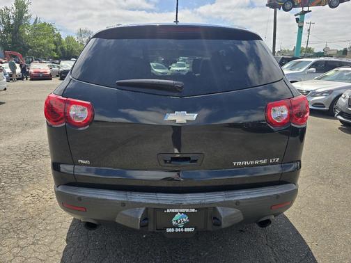 Black Granite Metallic 2011 Chevrolet Traverse LTZ
