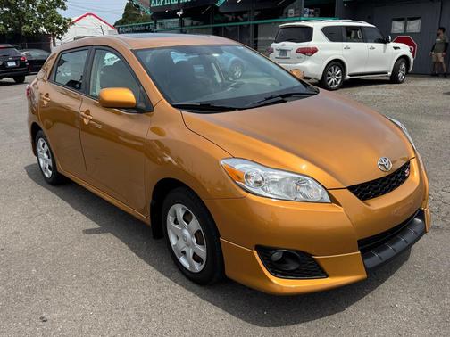 ORANGE 2009 Toyota Matrix S