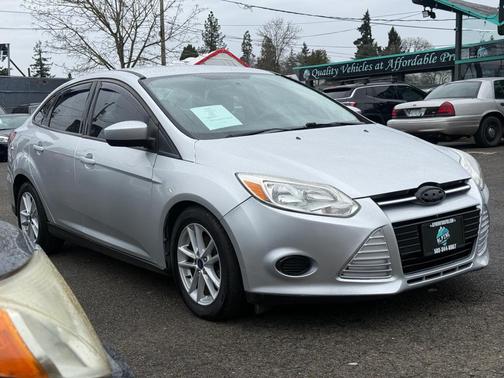 Oxford White 2018 Ford Focus SE
