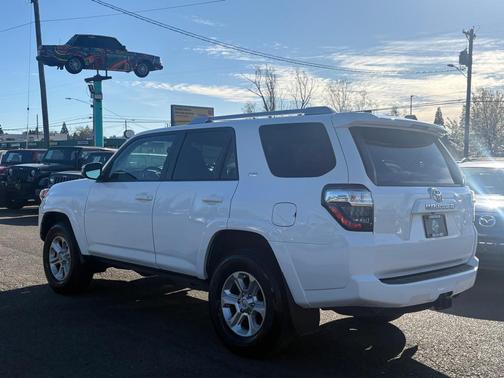 Super White 2018 Toyota 4Runner SR5 Premium
