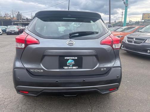 Gun Metallic 2020 Nissan Kicks SR