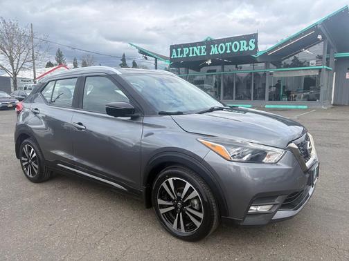 Gun Metallic 2020 Nissan Kicks SR