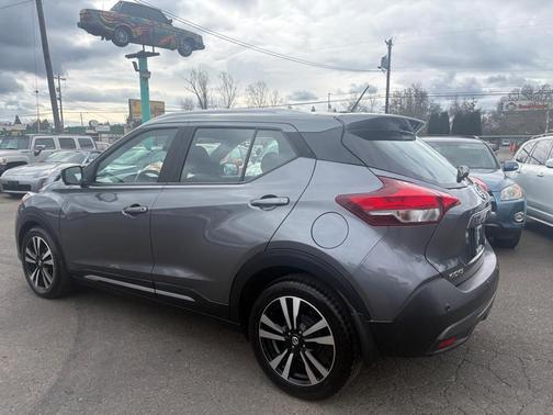 Gun Metallic 2020 Nissan Kicks SR