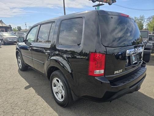 Crystal Black Pearl 2014 Honda Pilot LX