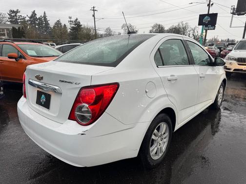 Summit White 2015 Chevrolet Sonic LT