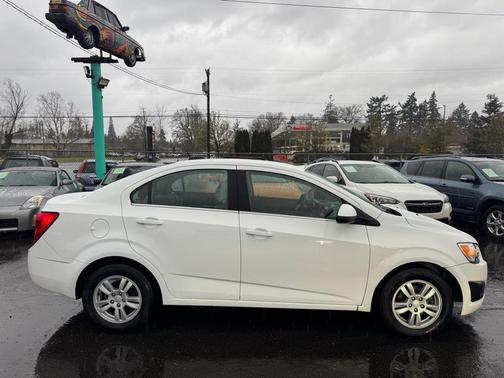 Summit White 2015 Chevrolet Sonic LT
