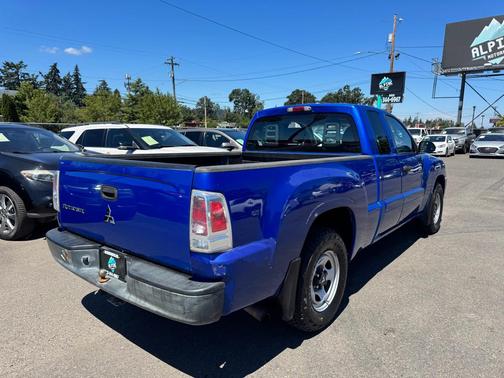 BLUE 2007 Mitsubishi Raider LS