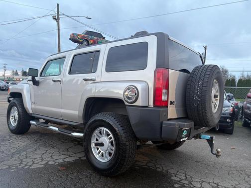 TAN 2006 Hummer H3 Base