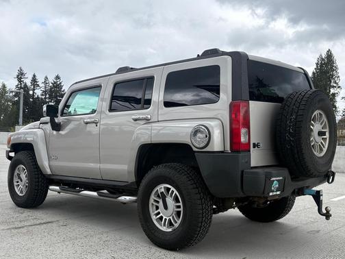 TAN 2006 Hummer H3 Base