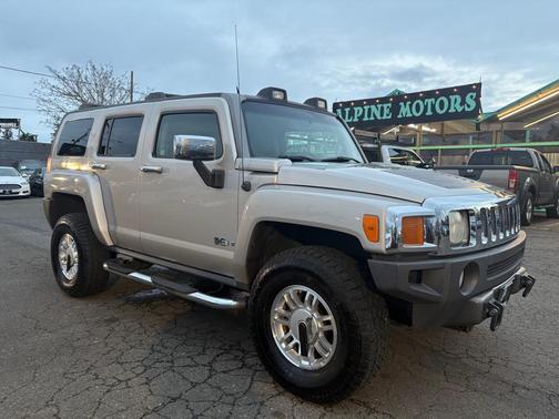TAN 2006 Hummer H3 Base