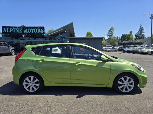 Electrolyte Green 2013 Hyundai Accent SE