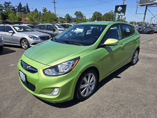 Electrolyte Green 2013 Hyundai Accent SE