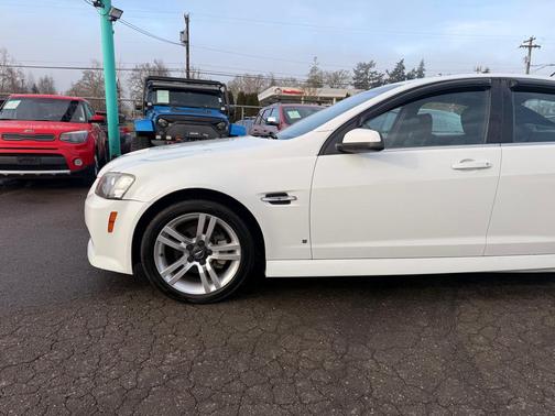 White Hot 2009 Pontiac G8