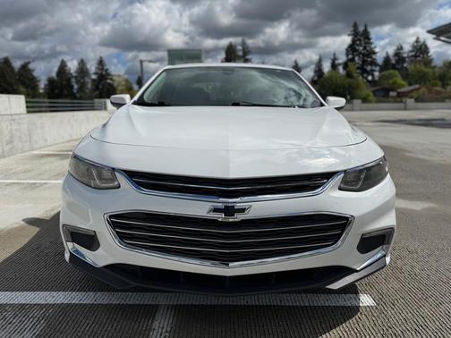 WHITE 2018 Chevrolet Malibu LT