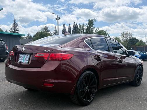 BURGUN 2013 Acura ILX 2.0L w/Premium Package
