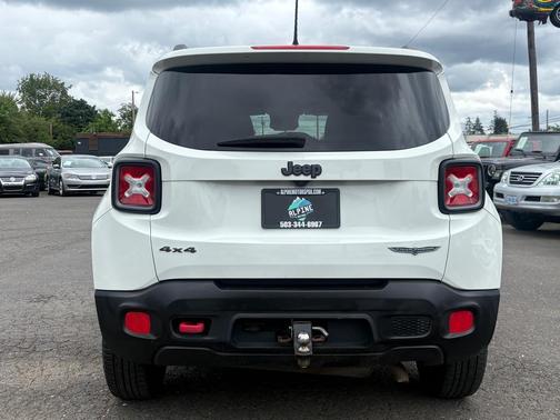 Alpine White 2017 Jeep Renegade Trailhawk