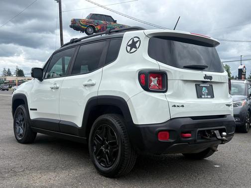 Alpine White 2017 Jeep Renegade Trailhawk