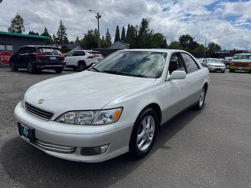 WHITE 2000 Lexus ES 300 Base